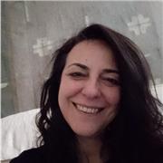 Mi piace vincere sfide, unire tradizione e innovazione, lavorare in gruppo, e soprattutto conseguire i risultati attesi. Laureata in scienze politiche, insegno materie giuridiche ed economiche presso ist.superiori